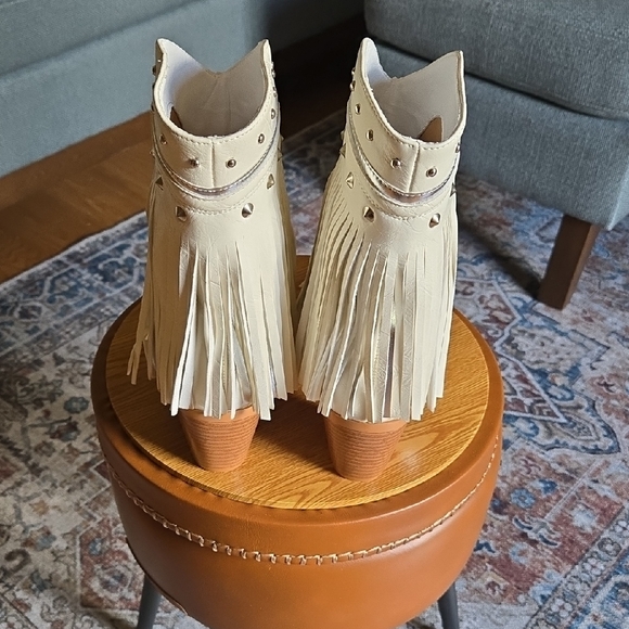 Fringed Cream Women's Boots - Picture 3 of 9